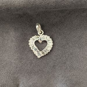 💟 NWOT! Heart Silver Pendant